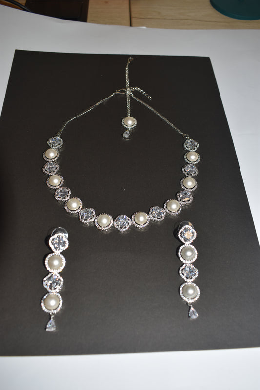 NURVEIL Collection: Lumiere Pearl Necklace Set