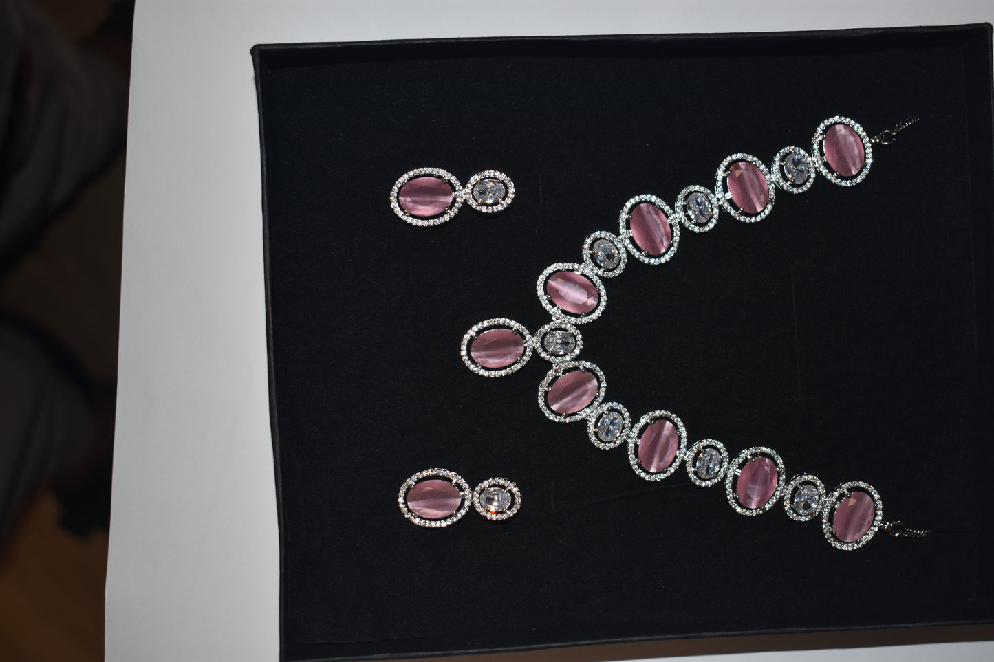 DILAVEZ Collection: Rose Ovale Necklace Set