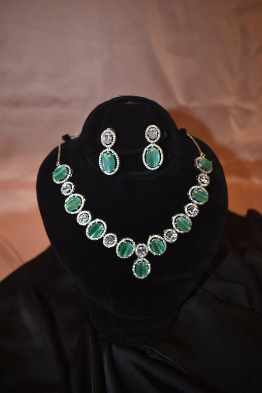 DILAVEZ Collection: Emeraude Ovale Necklace Set
