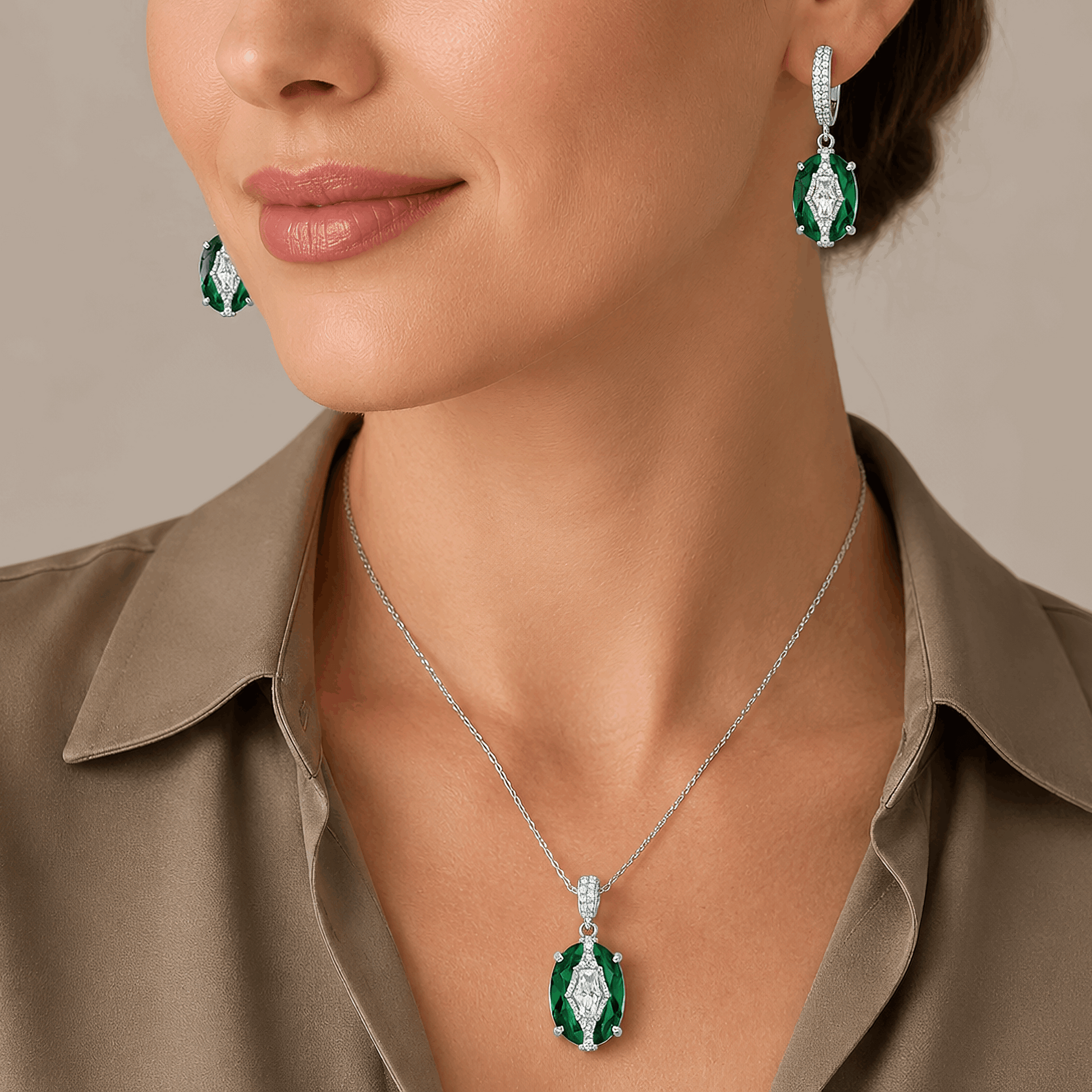 Artisan-crafted silver split-stone design royal green pendant set luxury
